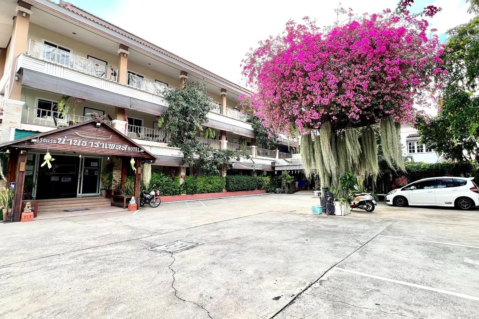 Nan Thara Place Exterior foto